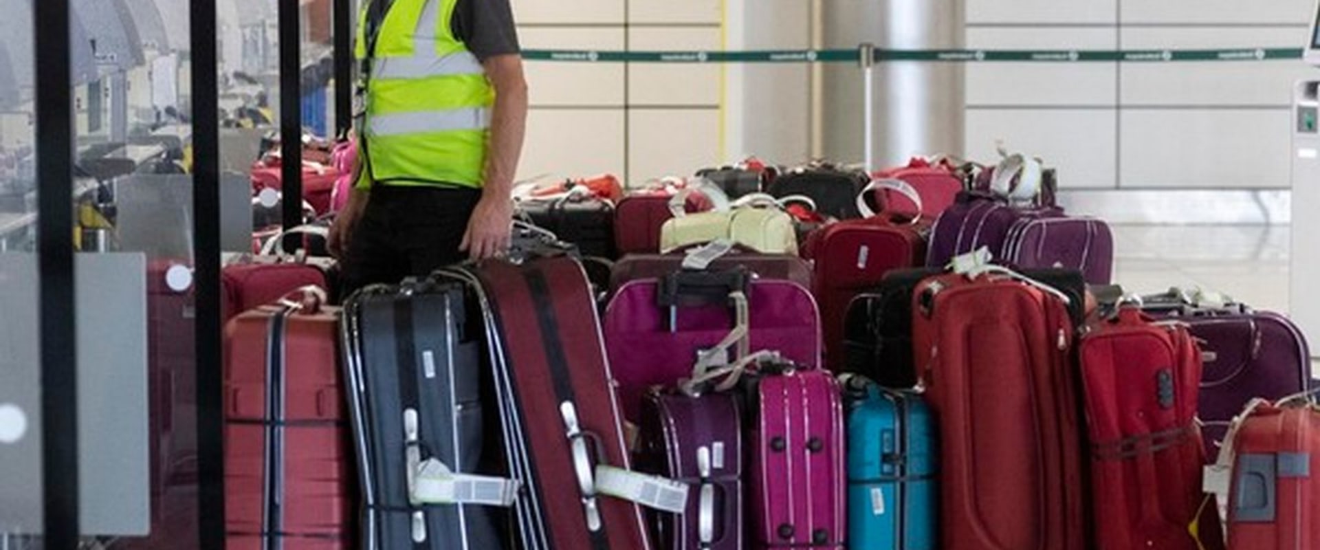 How much is it to leave luggage at dublin airport?
